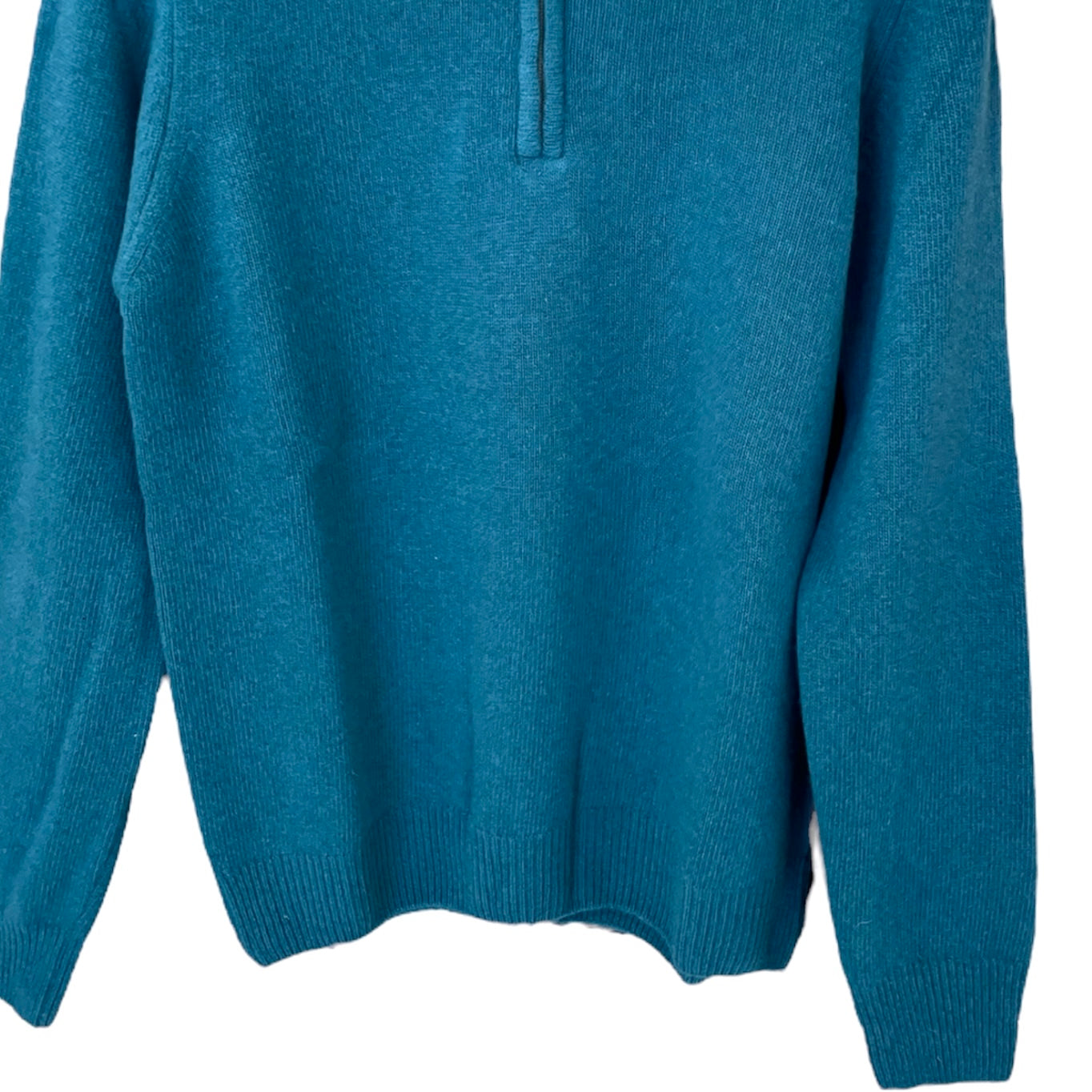 Maglia da Uomo, 100% lana con mezza zip, Made in Italy. Colori verde, rosso e turchese disponibili. Realizzato con tessuti di alta qualità, Scopri eleganza e qualità di questo prodotto nella storica maglieria di lusso Bellandi dal 1952, negozio fisico a Viareggio.