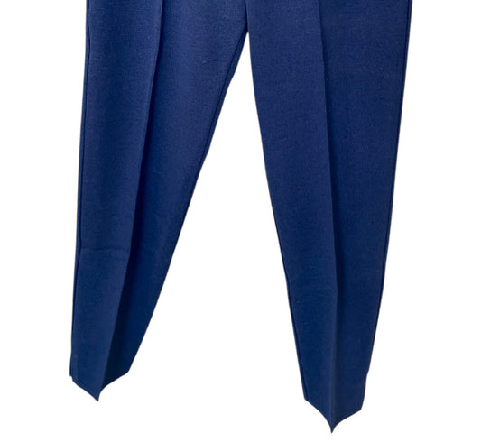 Pantalone Donna in Lana merinos extrafine. Realizzato con tessuti di prima qualità. Prodotta in Italia. Scopri eleganza e qualità di questo prodotto nella storica maglieria di lusso Bellandi dal 1952, negozio fisico a Viareggio.