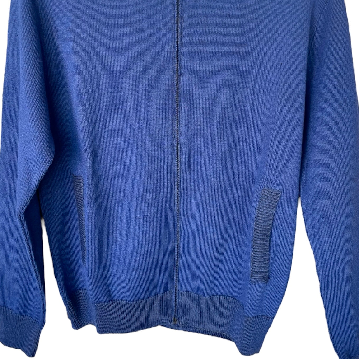 Maglia Uomo full zip in lana e cotone, Made in Italy. Proprietà Thermo-comfort di trattenimento del calore. Realizzato con tessuti di alta qualità, Scopri eleganza e qualità di questo prodotto nella storica maglieria di lusso Bellandi dal 1952, negozio fisico a Viareggio.