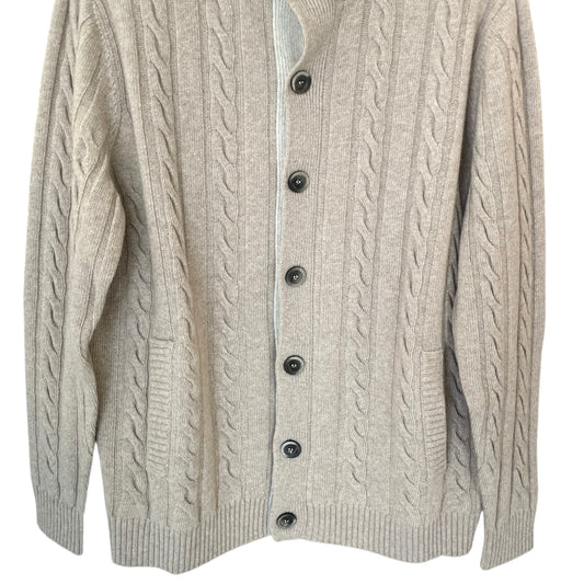 Giacca trecce e coste uomo in Cashmere. Realizzato con tessuti di prima qualità. Prodotta in Italia. Scopri eleganza e qualità di questo prodotto nella storica maglieria di lusso Bellandi dal 1952, negozio fisico a Viareggio.