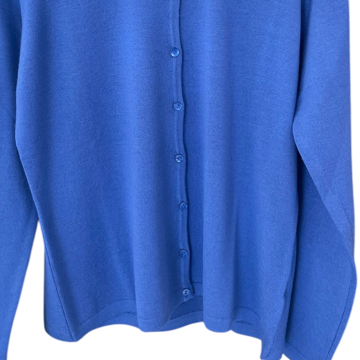 Twin set unito da donna, 100% Lana Made in Italy. Realizzato con tessuti di alta qualità, Scopri eleganza e qualità di questo prodotto nella storica maglieria di lusso Bellandi dal 1952, negozio fisico a Viareggio.