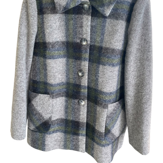 Cappotto donna detto "Sette Ottavi". Realizzato con tessuti di prima qualità. Made in Italy. Scopri eleganza e qualità di questo prodotto nella storica maglieria di lusso Bellandi dal 1952, negozio fisico a Viareggio.