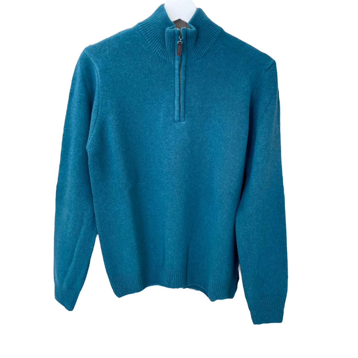 Maglia da Uomo, 100% lana con mezza zip, Made in Italy. Colori verde, rosso e turchese disponibili. Realizzato con tessuti di alta qualità, Scopri eleganza e qualità di questo prodotto nella storica maglieria di lusso Bellandi dal 1952, negozio fisico a Viareggio.