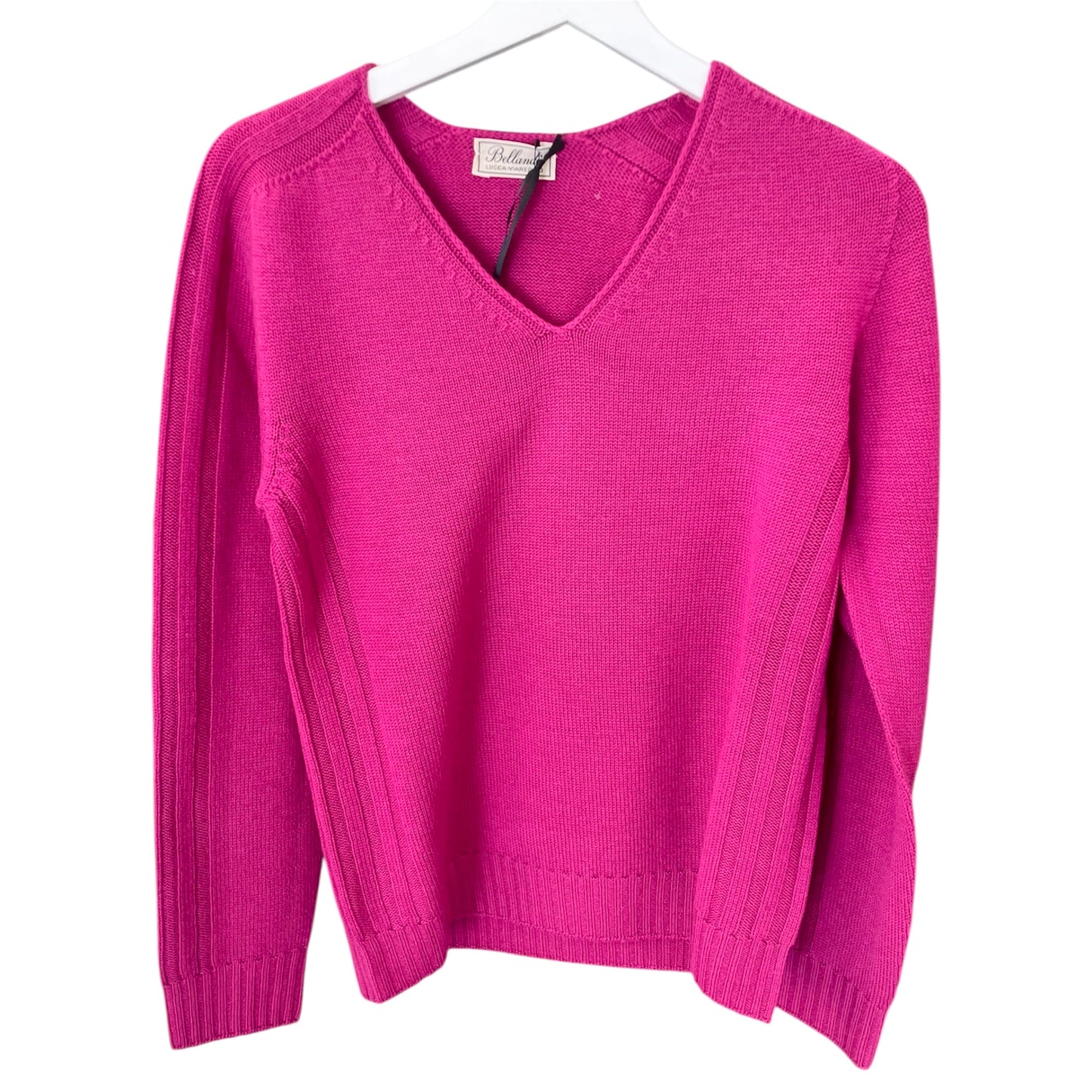 Maglione da donna con scollo a V, 100% lana e realizzata in doppio filo, Made in Italy. Realizzato con tessuti di alta qualità, Scopri eleganza e qualità di questo prodotto nella storica maglieria di lusso Bellandi dal 1952, negozio fisico a Viareggio.