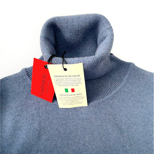 Classico Maglione Dolcevita Uomo in puro Cashmere.Collo altorealizzato con tessuti di prima qualità Made in Italy. Scopri eleganza e qualità di questo prodotto nella storica maglieria di lusso Bellandi dal 1952, negozio fisico a Viareggio.