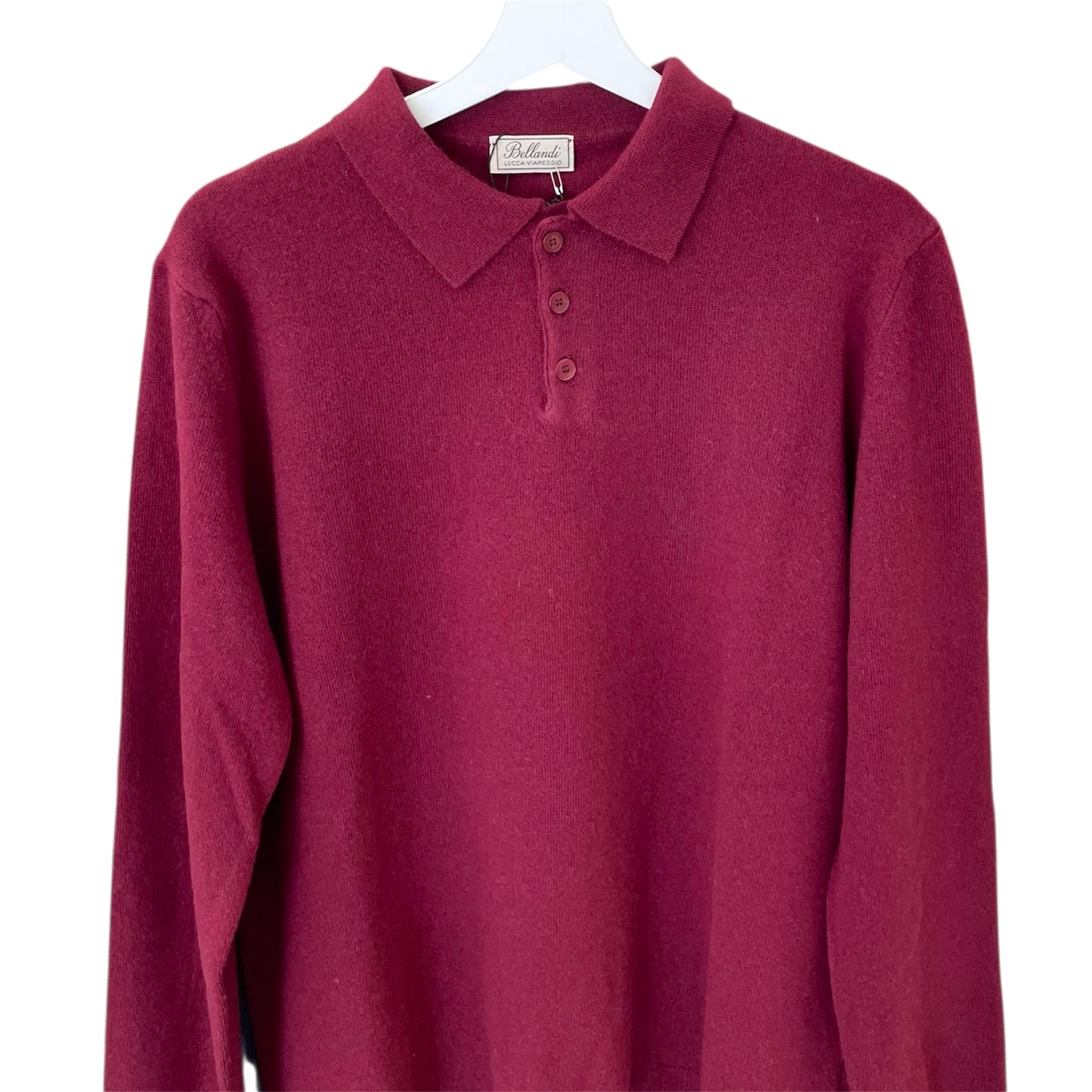 Polo Uomo a maniche lunghe con 3 bottoni. Realizzato con 90% Lana - 10% Cashmere, Made in Italy. Realizzato con tessuti di alta qualità, Scopri eleganza e qualità di questo prodotto nella storica maglieria di lusso Bellandi dal 1952, negozio fisico a Viareggio.