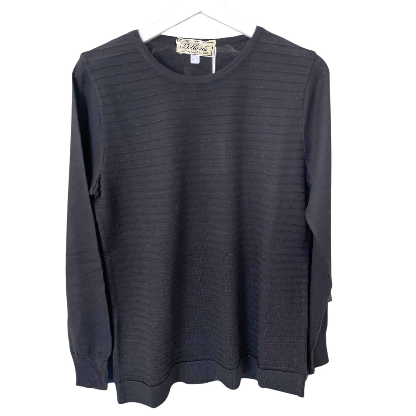 Maglia con righine e lurex. Realizzato in Lana e Prodotta in Italia. Scopri eleganza e qualità di questo prodotto nella storica maglieria di lusso Bellandi dal 1952, negozio fisico a Viareggio.