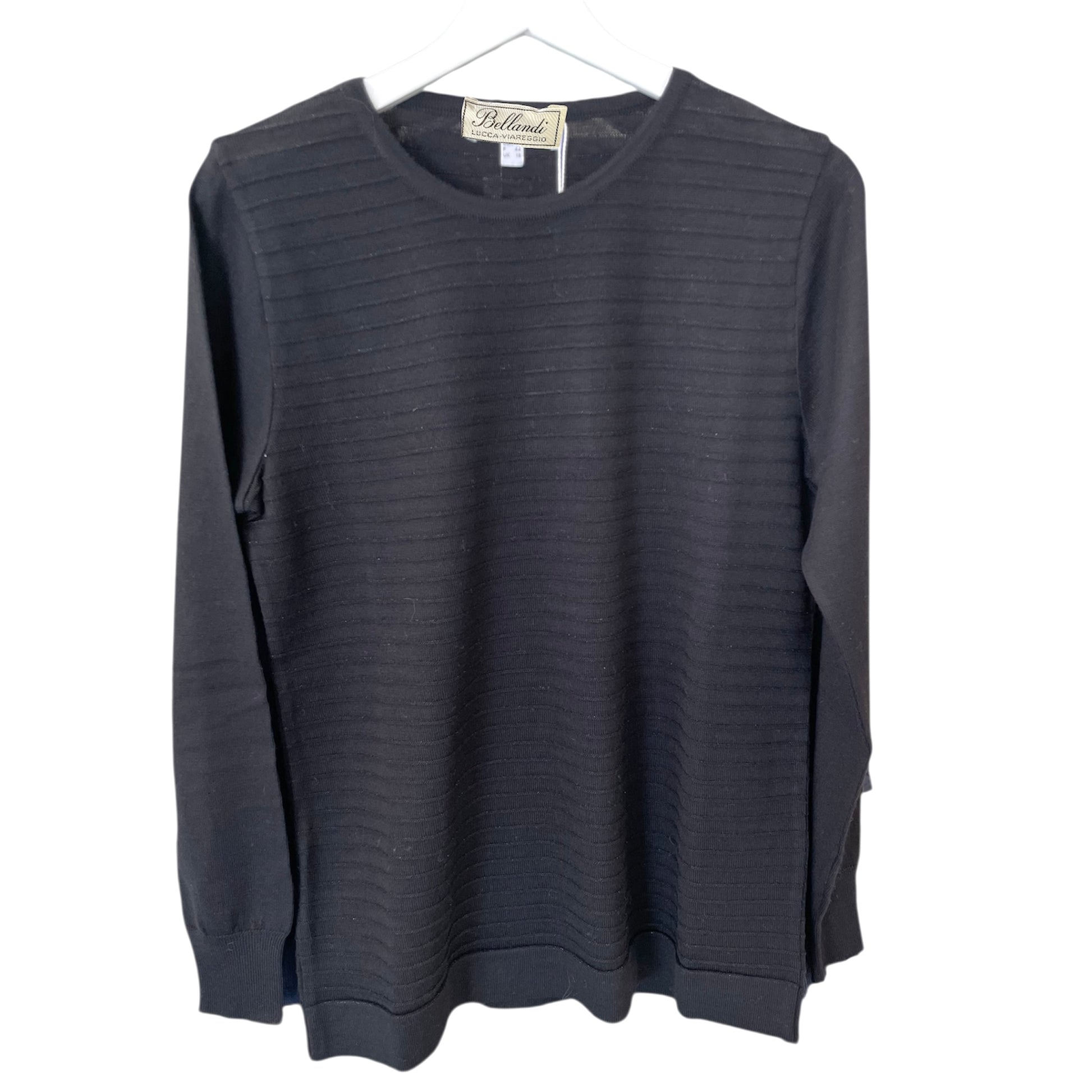 Maglia con righine e lurex. Realizzato in Lana e Prodotta in Italia. Scopri eleganza e qualità di questo prodotto nella storica maglieria di lusso Bellandi dal 1952, negozio fisico a Viareggio.