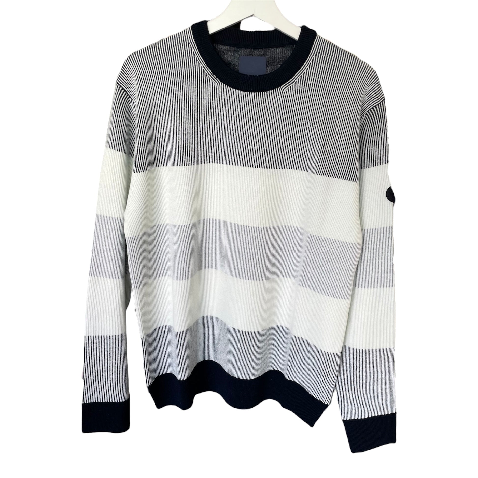 Maglione paricollo da Uomo realizzato in lana, cashmere e Viscosa con fantasia a righe colorate. Prodotta in Italia. Realizzato con tessuti di alta qualità, Scopri eleganza e qualità di questo prodotto nella storica maglieria di lusso Bellandi dal 1952, negozio fisico a Viareggio.