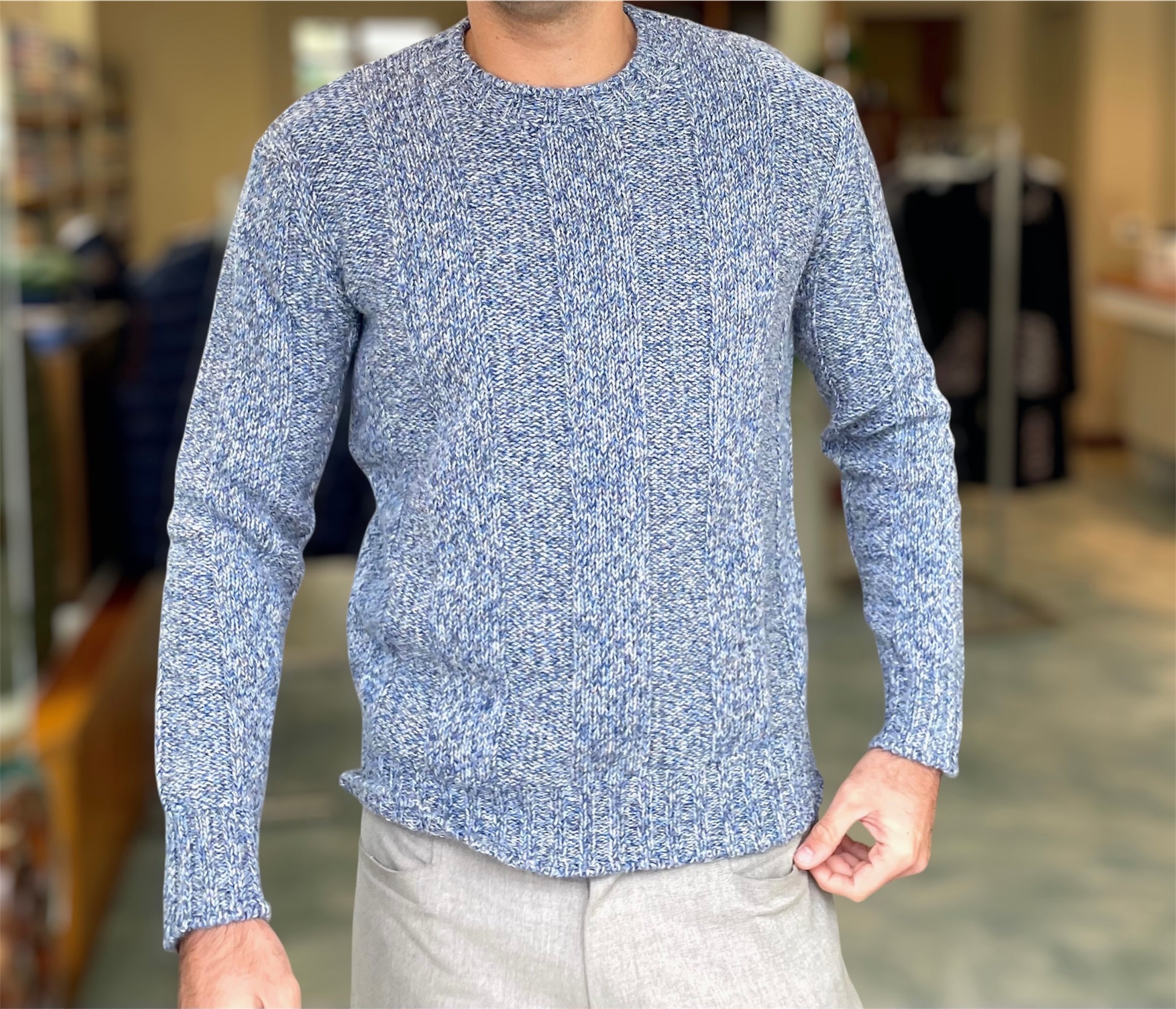 Maglia paricollo da Uomo a coste e melangiata. Composizione 100% Lana, Made in Italy. Realizzato con tessuti di alta qualità, Scopri eleganza e qualità di questo prodotto nella storica maglieria di lusso Bellandi dal 1952, negozio fisico a Viareggio.