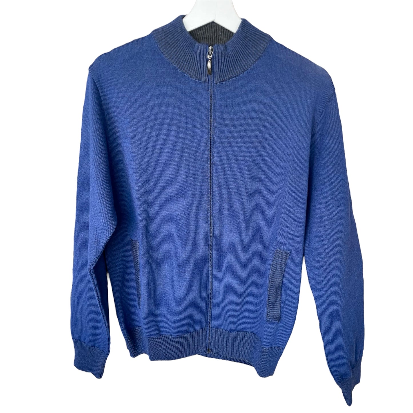 Maglia Uomo full zip in lana e cotone, Made in Italy. Proprietà Thermo-comfort di trattenimento del calore. Realizzato con tessuti di alta qualità, Scopri eleganza e qualità di questo prodotto nella storica maglieria di lusso Bellandi dal 1952, negozio fisico a Viareggio.