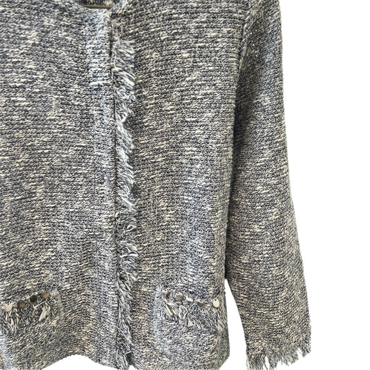 Giacca da Donna stile Chanel con frangie e Lurex. Realizzato in Cotone e Lino con tessuti di prima qualità Made in Italy. Scopri eleganza e qualità di questo prodotto nella storica maglieria di lusso Bellandi dal 1952, negozio fisico a Viareggio.