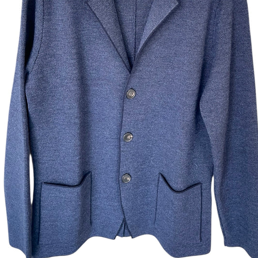 Giacca Uomo con bottoni in Lana. Realizzato con tessuti di prima qualità, Made in Italy. Scopri eleganza e qualità di questo prodotto nella storica maglieria di lusso Bellandi dal 1952, negozio fisico a Viareggio.