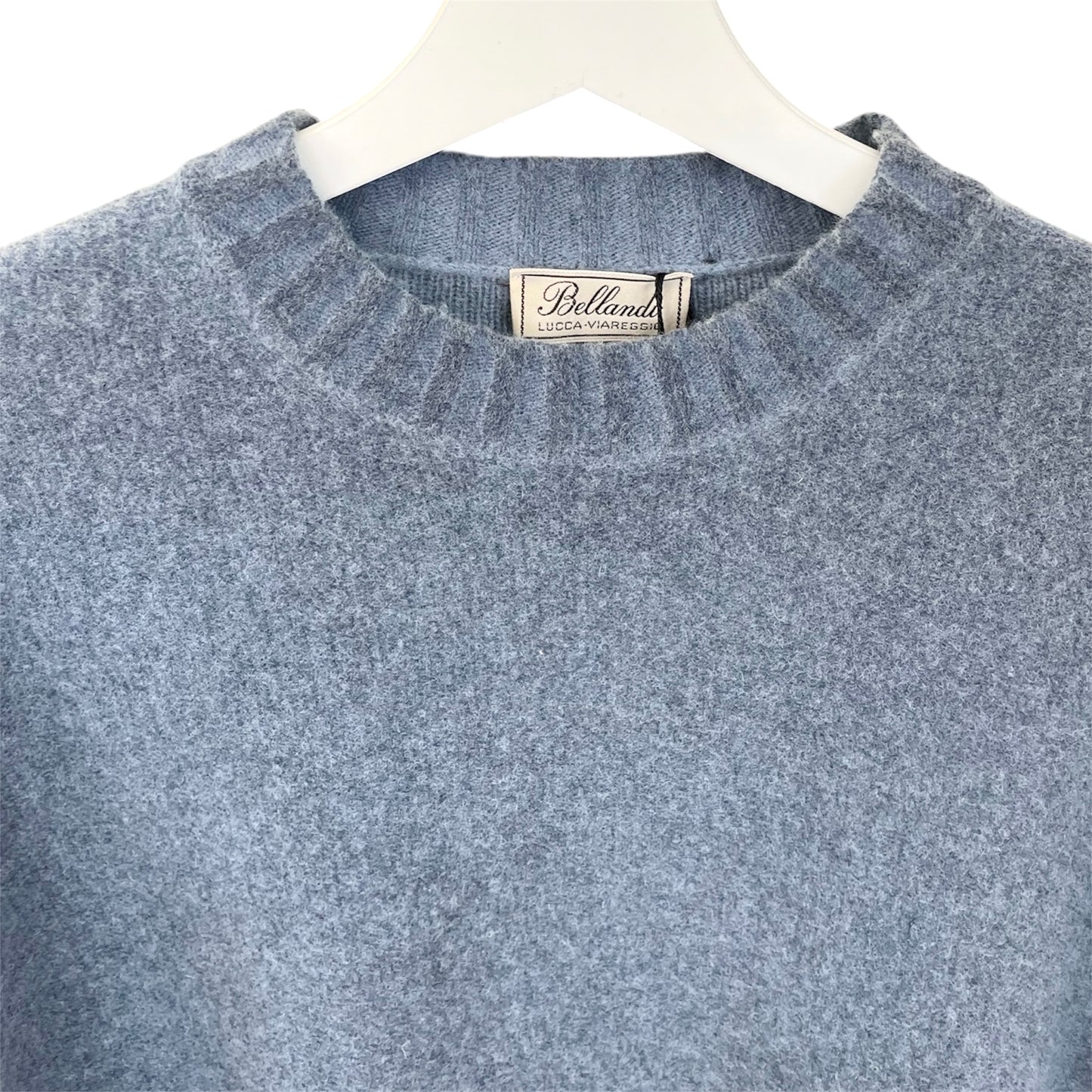 Maglia paricollo Delavè da Uomo. Colori verde, rosso e celeste disponibili. Composizione Lana, Made in Italy. Realizzato con tessuti di alta qualità, Scopri eleganza e qualità di questo prodotto nella storica maglieria di lusso Bellandi dal 1952, negozio fisico a Viareggio.